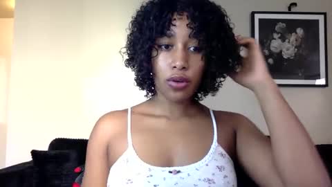 Snapshot of gyalxoxo chatting on December 18, 3:40 pm gyalxoxo online show from December 18, 3:40 pm