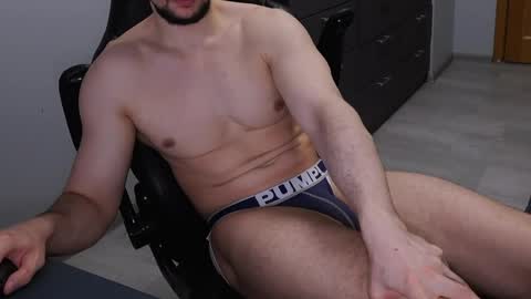 Snapshot of gymmaster05 chatting on June 9, 10:32 pm gymmaster05 online show from June 9, 10:32 pm