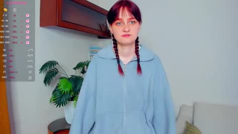 Kelly  Lilly online show from September 27, 6:57 pm