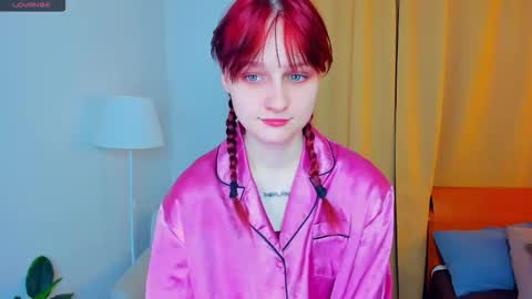 Kelly  Lilly online show from November 1, 6:54 pm