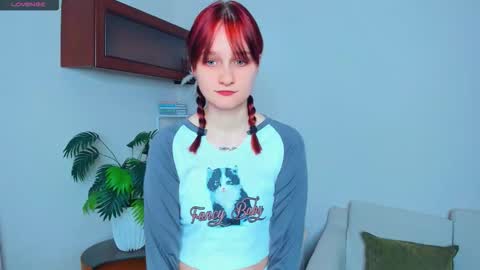 Kelly  Lilly online show from November 8, 6:51 pm