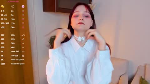 Kelly  Lilly online show from December 20, 6:48 pm