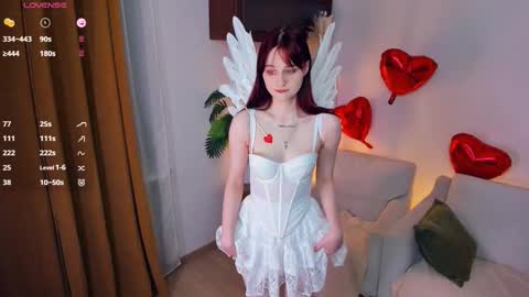 Kelly  Lilly online show from February 13, 6:59 pm