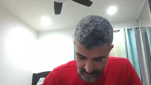 Snapshot of h0nest84 chatting on December 6, 6:37 am h0nest84 online show from December 6, 6:37 am