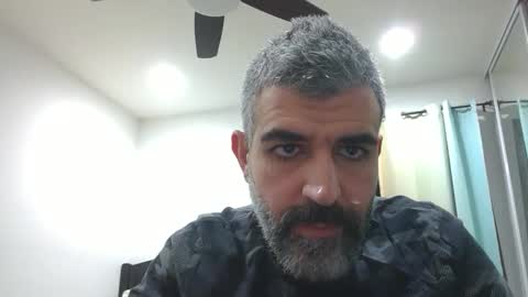 Snapshot of h0nest84 chatting on December 8, 4:35 am h0nest84 online show from December 8, 4:35 am