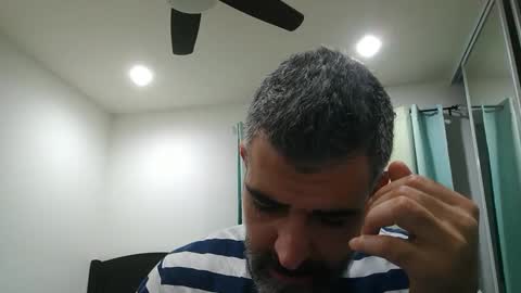 Snapshot of h0nest84 chatting on December 10, 6:54 am h0nest84 online show from December 10, 6:54 am