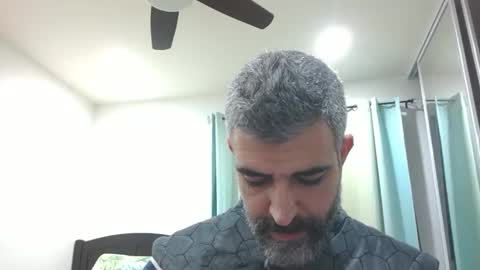 Snapshot of h0nest84 chatting on December 11, 4:39 am h0nest84 online show from December 11, 4:39 am