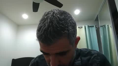 Snapshot of h0nest84 chatting on December 16, 7:04 am h0nest84 online show from December 16, 7:04 am