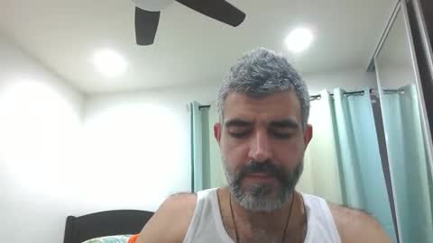 Snapshot of h0nest84 chatting on December 17, 5:29 am h0nest84 online show from December 17, 5:29 am