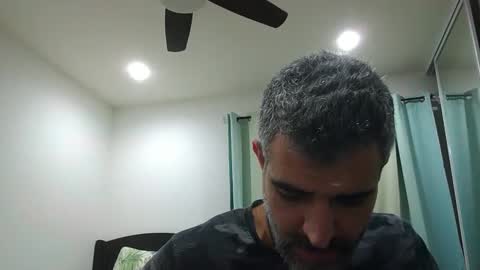 Snapshot of h0nest84 chatting on December 20, 6:50 am h0nest84 online show from December 20, 6:50 am