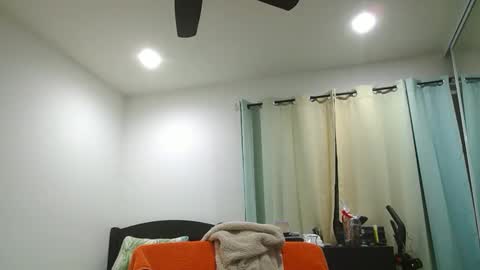 Snapshot of h0nest84 chatting on December 26, 7:45 am h0nest84 online show from December 26, 7:45 am