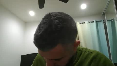 Snapshot of h0nest84 chatting on December 27, 6:24 am h0nest84 online show from December 27, 6:24 am