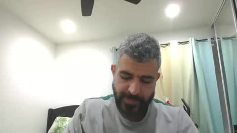 Snapshot of h0nest84 chatting on January 3, 7:38 am h0nest84 online show from January 3, 7:38 am