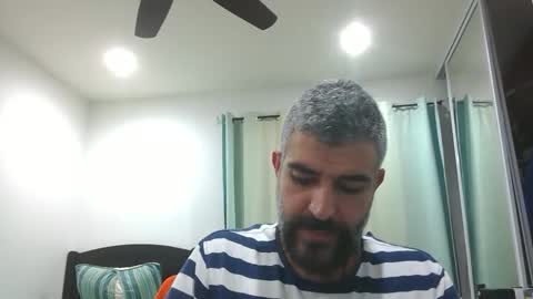 Snapshot of h0nest84 chatting on February 4, 6:14 am h0nest84 online show from February 4, 6:14 am