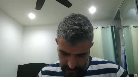 Snapshot of h0nest84 chatting on February 5, 4:37 am h0nest84 online show from February 5, 4:37 am