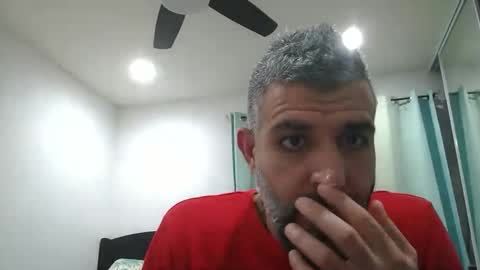 Snapshot of h0nest84 chatting on February 18, 5:53 am h0nest84 online show from February 18, 5:53 am