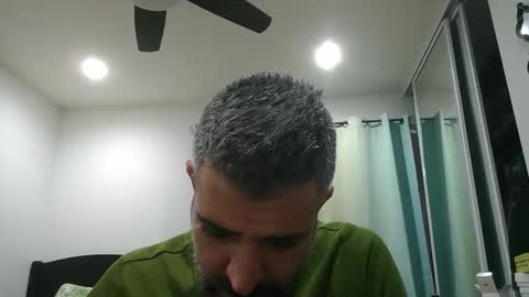 Snapshot of h0nest84 chatting on February 24, 6:27 am h0nest84 online show from February 24, 6:27 am