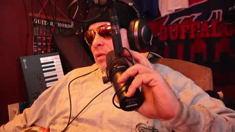 Snapshot of h0tttsteel chatting on December 2, 9:56 am h0tttsteel online show from December 2, 9:56 am