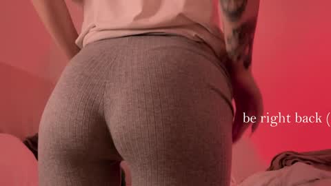 Snapshot of h2h0e chatting on December 5, 10:34 pm Lana online show from December 5, 10:34 pm