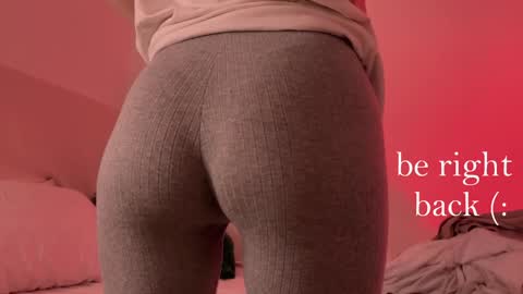 Snapshot of h2h0e chatting on December 14, 11:01 pm Lana online show from December 14, 11:01 pm