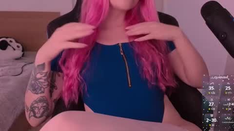 Snapshot of h2h0e chatting on February 8, 8:01 pm Lana online show from February 8, 8:01 pm