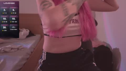 Snapshot of h2h0e chatting on February 14, 9:44 pm Lana online show from February 14, 9:44 pm