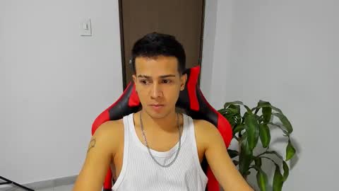 Snapshot of hades_horny_ chatting on April 6, 12:52 am hades_horny_ online show from April 6, 12:52 am