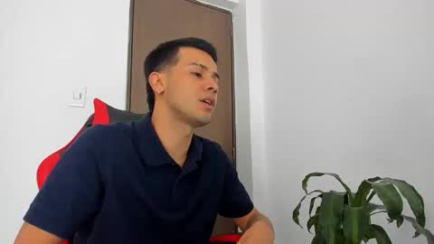 Snapshot of hades_horny_ chatting on April 6, 5:14 pm hades_horny_ online show from April 6, 5:14 pm