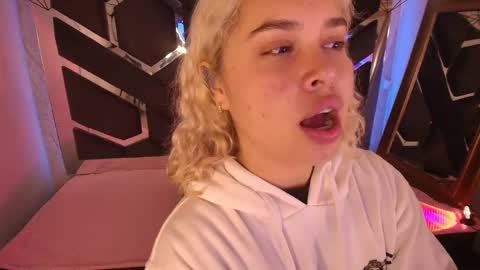 Haely online show from October 5, 12:36 pm