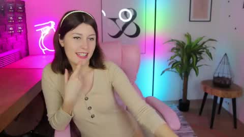 Hailey  Green online show from February 9, 7:09 pm