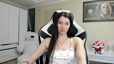 Snapshot of hailey_beauty chatting on December 17, 8:32 pm Sk pe Anya388109 online show from December 17, 8:32 pm