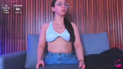 hailey_bieber_ online show from February 28, 12:11 am