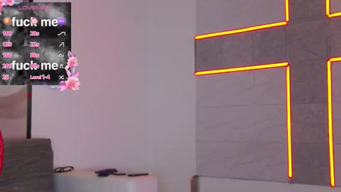 Snapshot of hailey_peach chatting on March 27, 6:18 pm HaileyPeach online show from March 27, 6:18 pm