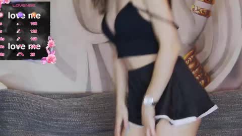 Snapshot of hailey_peach chatting on April 4, 5:27 am HaileyPeach online show from April 4, 5:27 am