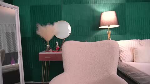 Hailey online show from December 17, 4:18 am