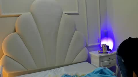 haileysans online show from April 7, 11:32 am