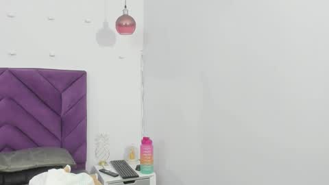 haileystonei online show from October 26, 11:27 am