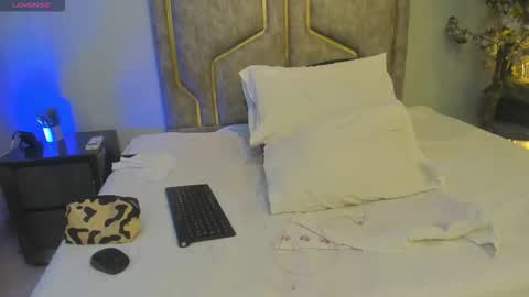 haileystonei online show from February 14, 11:18 am