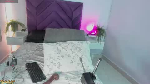 haileystonei online show from June 25, 11:37 am