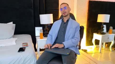 H A I R Y D I A M O N D online show from September 21, 3:41 am