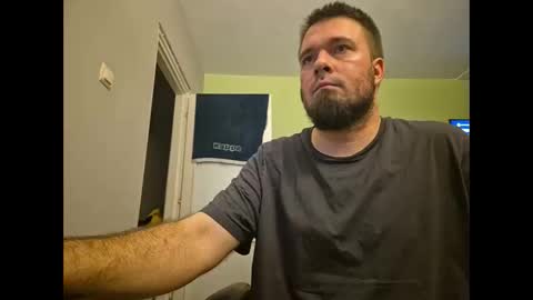 Snapshot of hairy_guy007 chatting on December 21, 10:19 pm hairy_guy007 online show from December 21, 10:19 pm