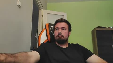 Snapshot of hairy_guy007 chatting on June 13, 7:39 am hairy_guy007 online show from June 13, 7:39 am