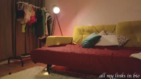 Mary Ly online show from January 19, 1:12 pm