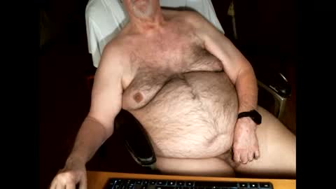 hairybear813 online show from May 18, 11:43 pm