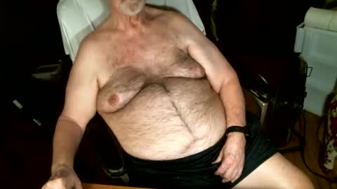 hairybear813 online show from May 30, 9:34 pm