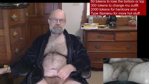 HairyDaddyBear69 online show from April 10, 12:21 pm