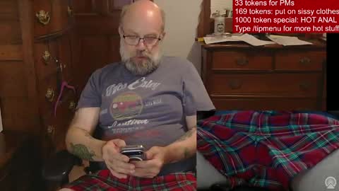 HairyDaddyBear69 online show from June 4, 1:00 am