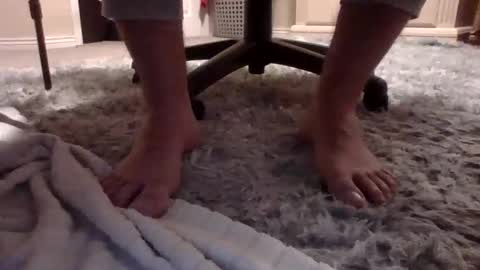 Hairy Daddy Feet online show from November 18, 1:11 am