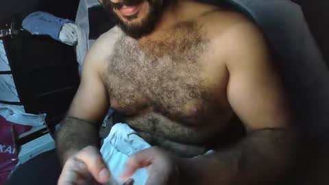 Snapshot of hairymann96 chatting on November 6, 7:04 pm hairymann96 online show from November 6, 7:04 pm