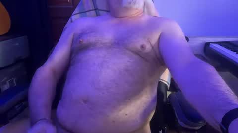 hairynudist1967 online show from April 18, 1:37 pm